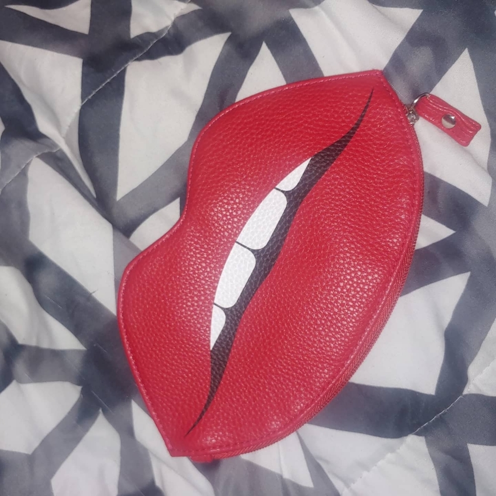 Red lips makeup bag